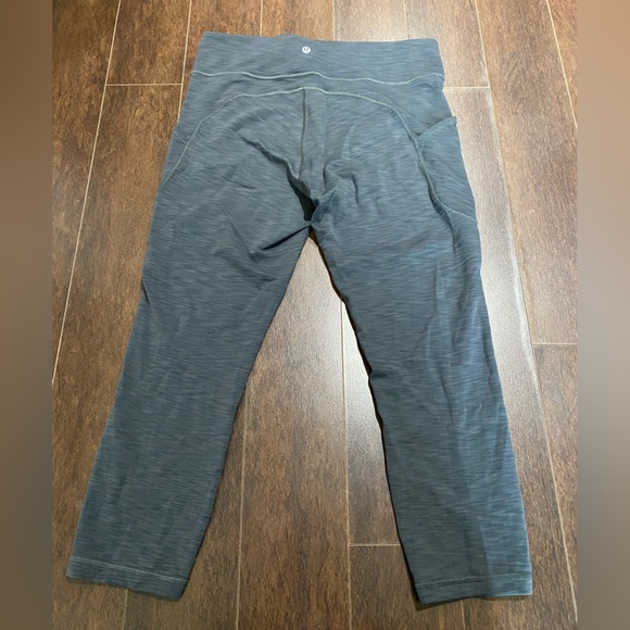 Lululemon size 12 crop leggings - Picture 2 of 4